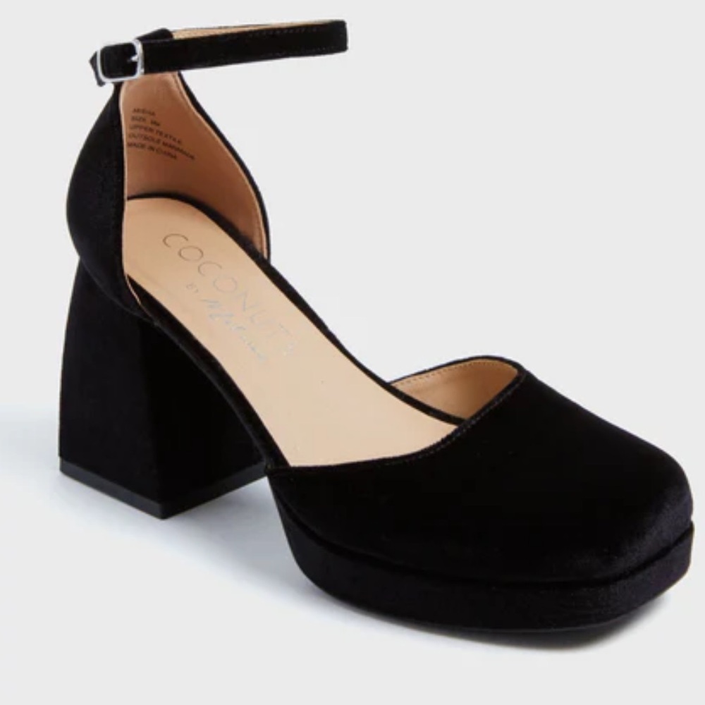 Black velvet Matisse misha, size 8, never worn